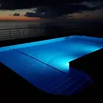 Secluded Sunset On Cliff & 180 Degree Ocean Views