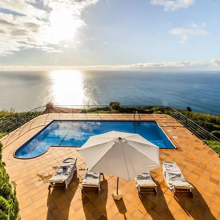 Secluded Sunset On Cliff & 180 Degree Ocean Views Villa