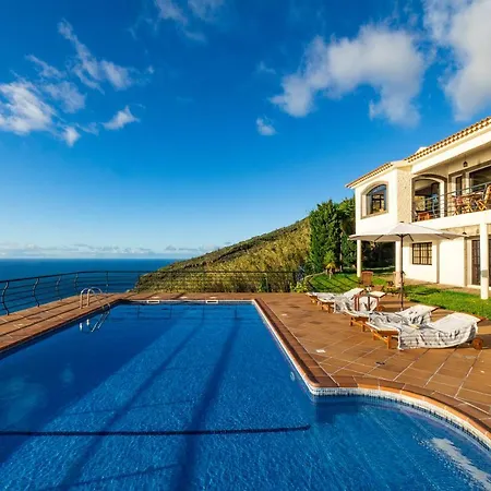 Secluded Sunset On Cliff & 180 Degree Ocean Views Villa