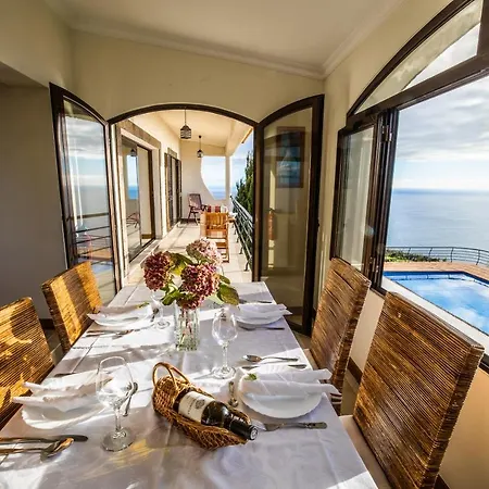 Villa Secluded Sunset On Cliff & 180 Degree Ocean Views