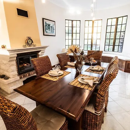 Secluded Sunset On Cliff & 180 Degree Ocean Views