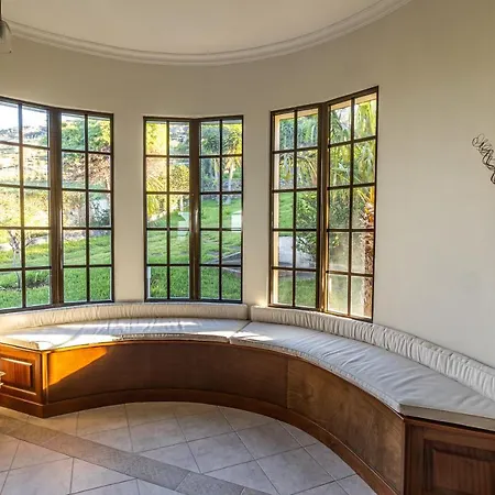 Villa Secluded Sunset On Cliff & 180 Degree Ocean Views *