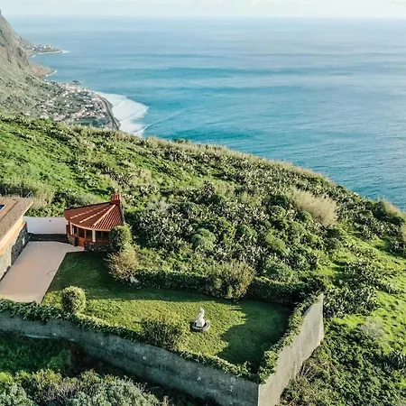 Secluded Sunset On Cliff & 180 Degree Ocean Views Villa