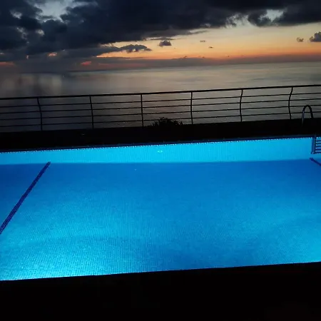 Secluded Sunset On Cliff & 180 Degree Ocean Views