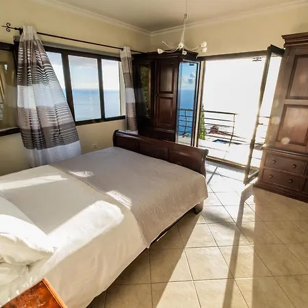 Secluded Sunset On Cliff & 180 Degree Ocean Views