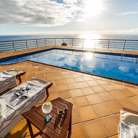Secluded Sunset On Cliff & 180 Degree Ocean Views Villa *