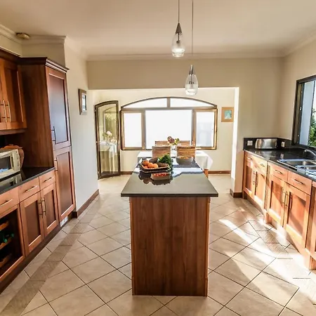 Secluded Sunset On Cliff & 180 Degree Ocean Views Fajã da Ovelha