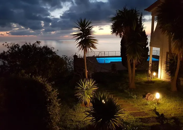 Secluded Sunset On Cliff & 180 Degree Ocean Views Villa Fajã da Ovelha