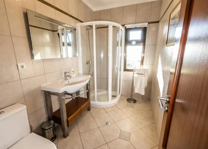 Secluded Sunset On Cliff & 180 Degree Ocean Views Villa *