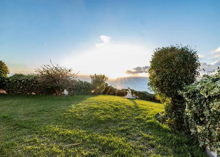 Villa Secluded Sunset On Cliff & 180 Degree Ocean Views