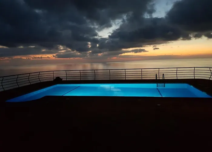 Secluded Sunset On Cliff & 180 Degree Ocean Views Villa Fajã da Ovelha