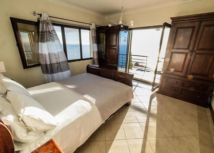 Secluded Sunset On Cliff & 180 Degree Ocean Views