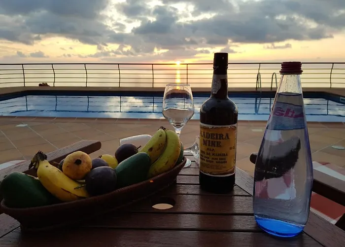 Secluded Sunset On Cliff & 180 Degree Ocean Views Fajã da Ovelha