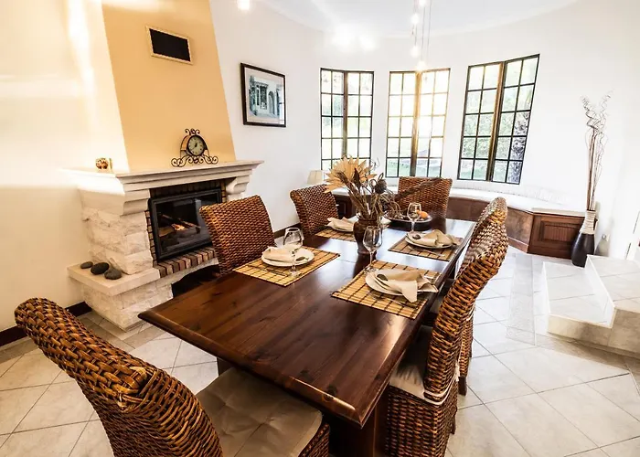 Secluded Sunset On Cliff & 180 Degree Ocean Views