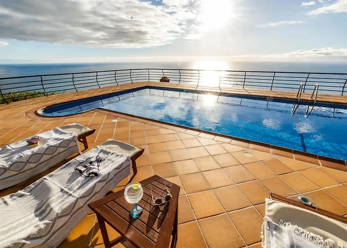 Secluded Sunset On Cliff & 180 Degree Ocean Views Villa *