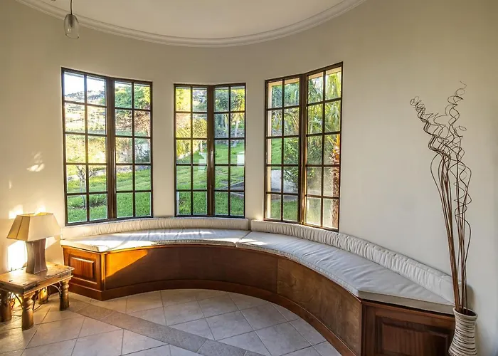 Villa Secluded Sunset On Cliff & 180 Degree Ocean Views *