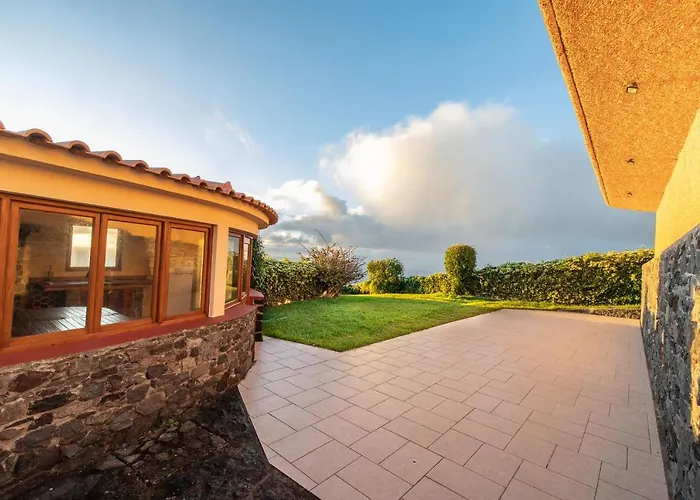 Secluded Sunset On Cliff & 180 Degree Ocean Views Villa