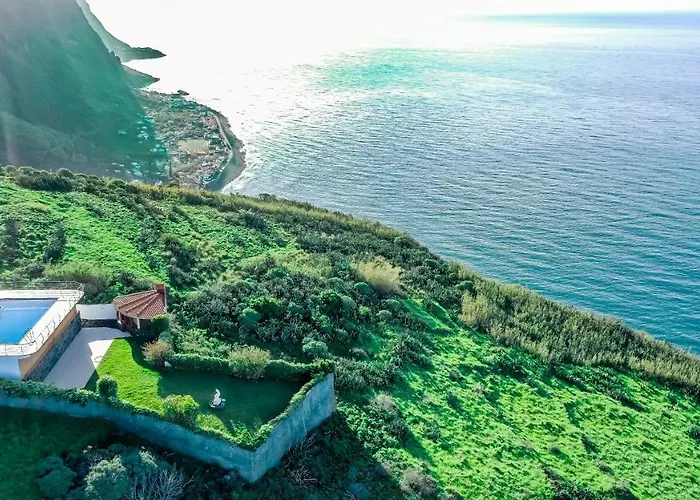 Secluded Sunset On Cliff & 180 Degree Ocean Views